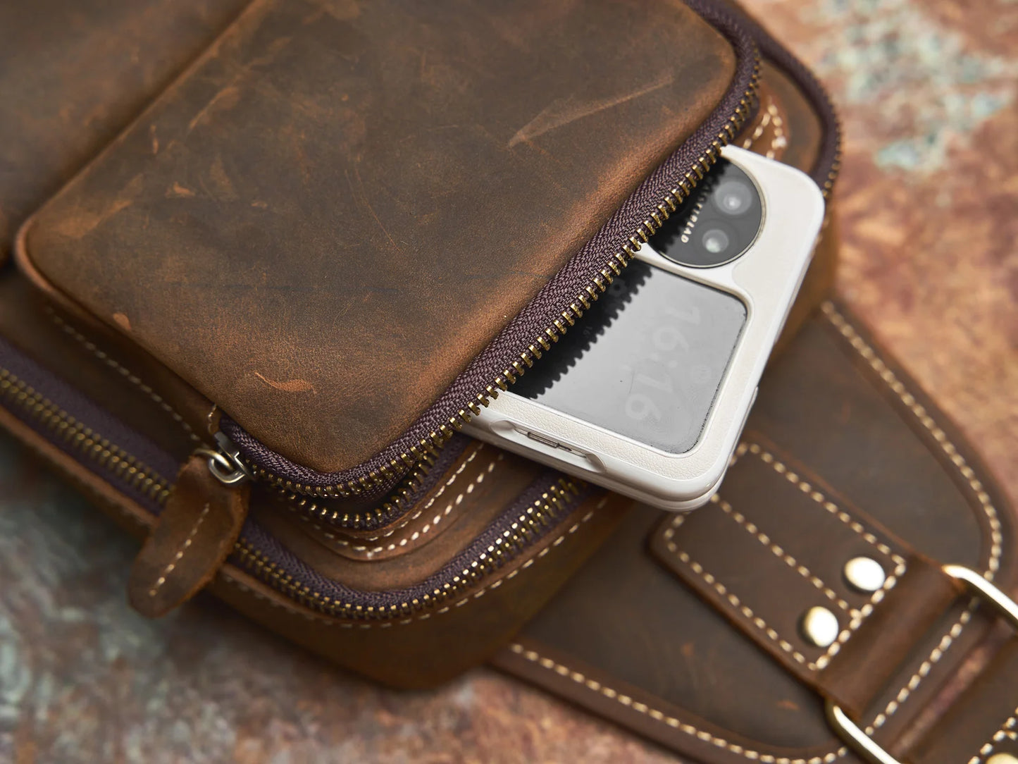 Robuust & Stijlvol: De Ultimate Leren Borsttas voor Mannen.