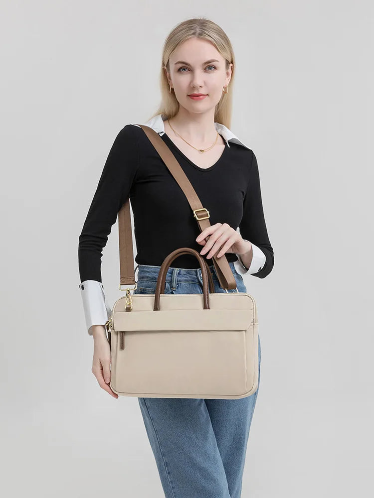 Elegantie Ontmoet Functionaliteit: Dames Laptoptas.