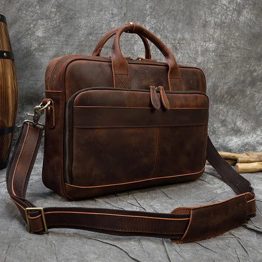 Elegante Luxe: Leren Laptop Tas voor de stijlvolle Professional.