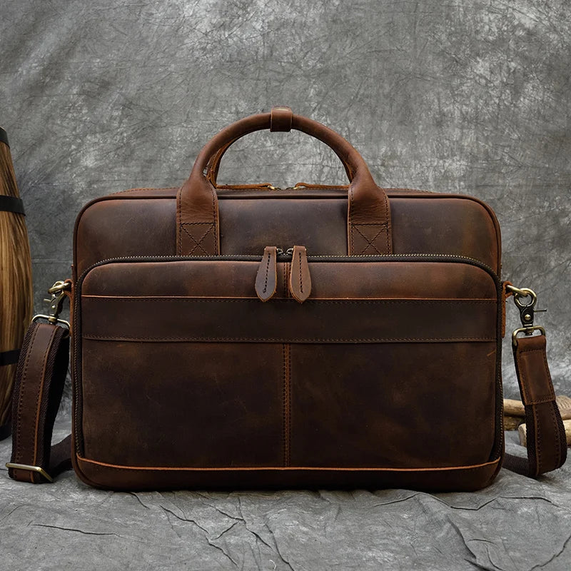 Elegante Luxe: Leren Laptop Tas voor de stijlvolle Professional.