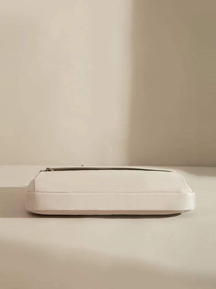 Elegantie Ontmoet Functionaliteit: Dames Laptoptas.